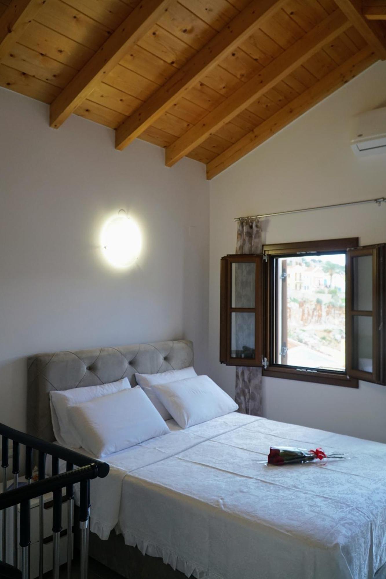 Oceanis Apartment Sými Esterno foto